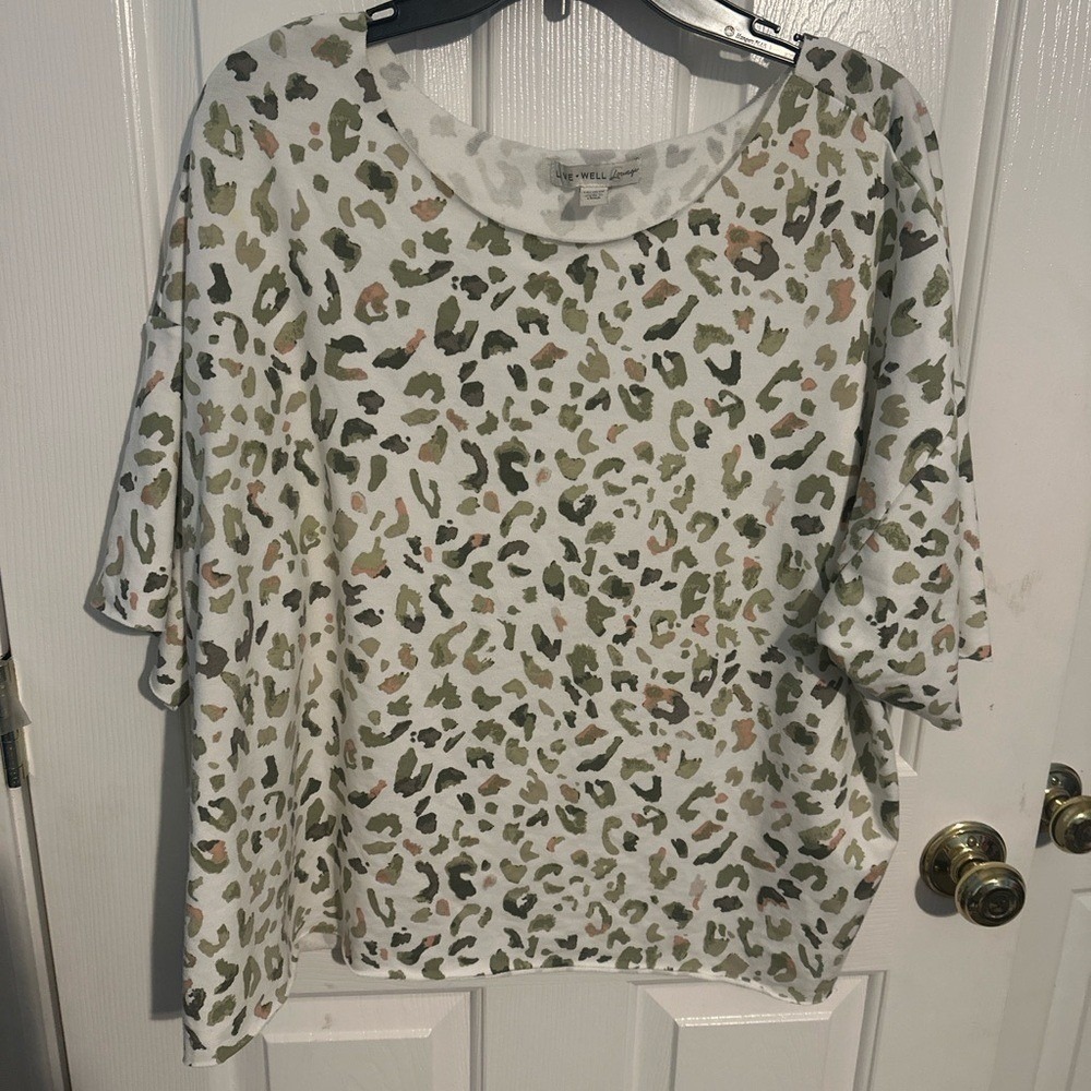 Live Well Lounge Women Leopard Animal Print French Terry Top Green Tan 14/16W